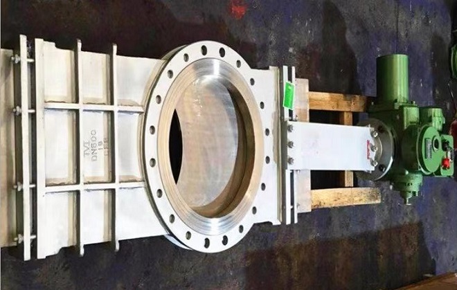 An electric-actuated through conduit knife gate valve